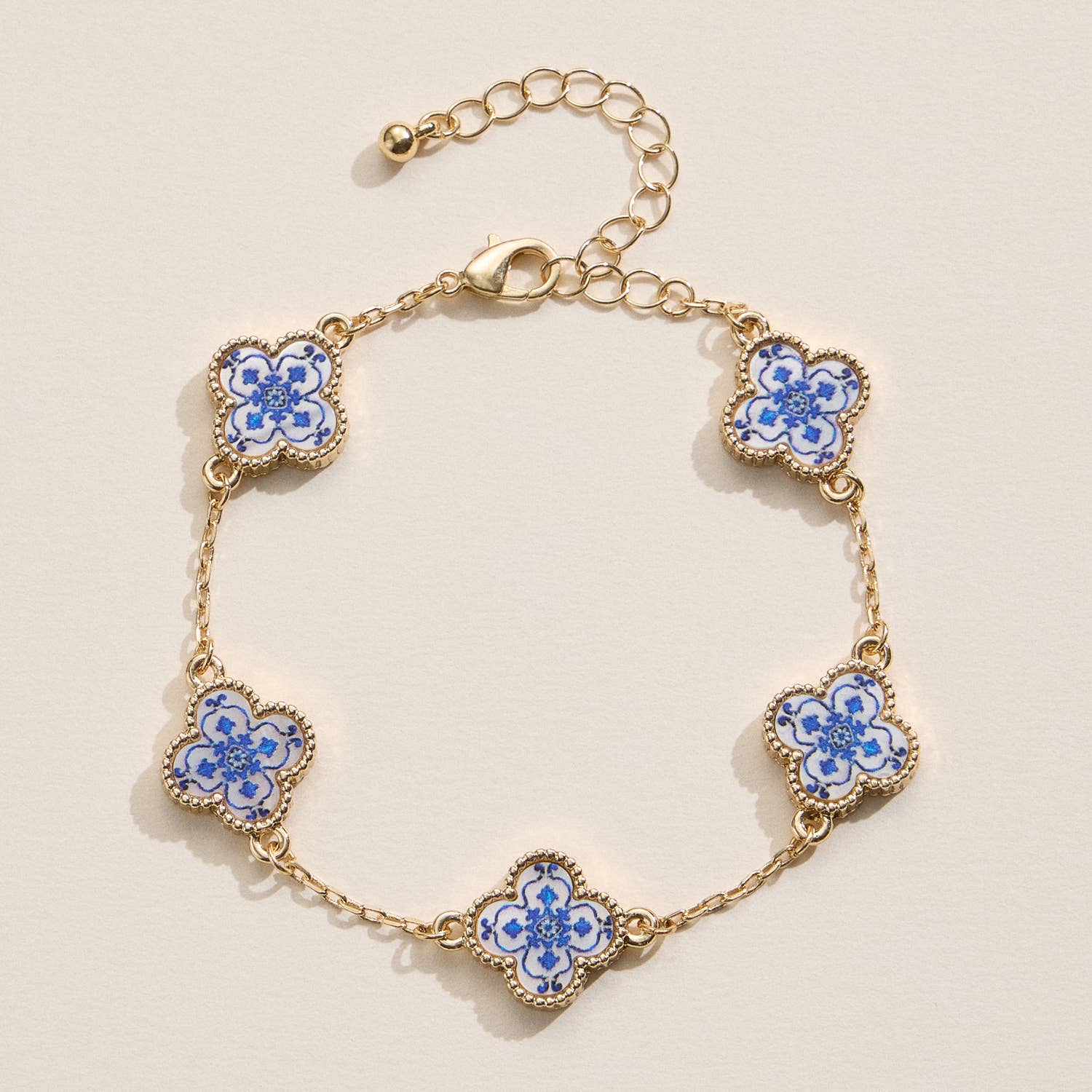 Colorful Shell Charm Bracelet with Gold Detailing: Blue/White / One / 5SB21068